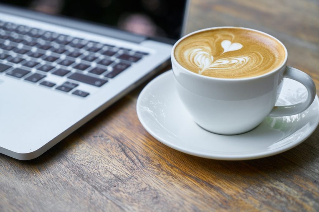Wir helfen dir, dein Café auch ohne Erfahrung zu eröffnen. Setz dich an deinen Laptop und fang an.