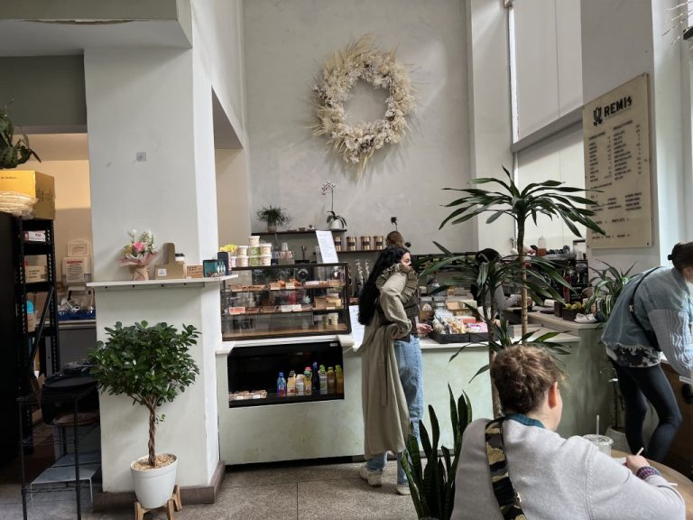 Auch hier siehst du wie die Pflanzen sich ins Café einfügen