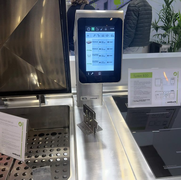 vernetzte Gastro Küchengeräte helfen heute viele Schritte zu automatisieren