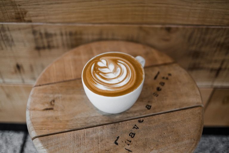 Erfahrungen anderer Gründer helfen dir, wenn du dein Café Konzept erstellen willst