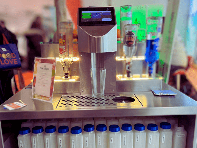 Cocktail Roboter mixen dir deinen Drink