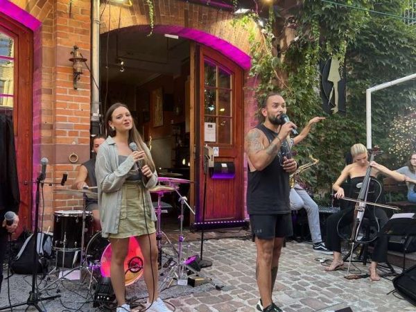 Für solche Musikevents muss natürlich ausreichend Platz vorhanden sein - hier zwischen 200-300 Gäste am Abend