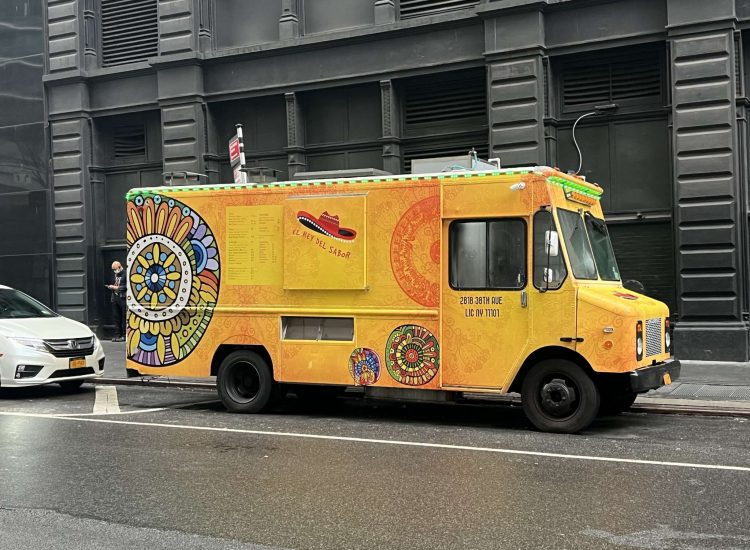 Nein, das ist nicht die Post, sondern ein fahrendes Restaurant